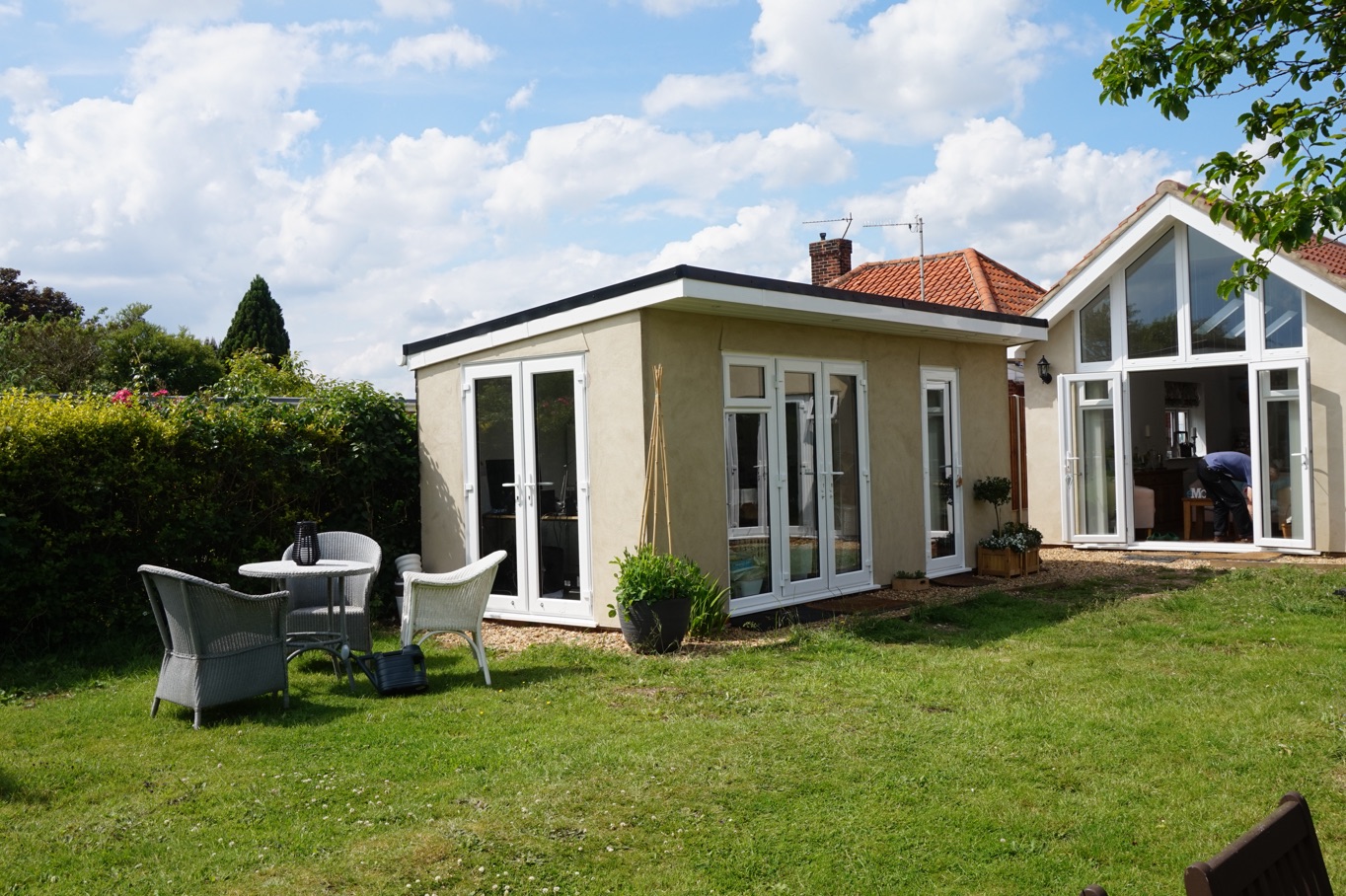 Insulated Garden Offices for Year-Round Comfort